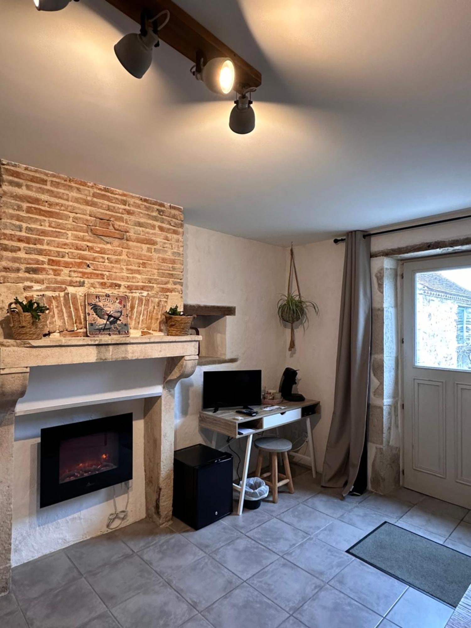 Chambres D'Hotes Maison Balady Bellenaves 外观 照片